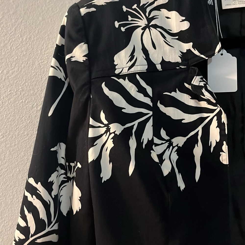 Christina Hope Black and White Floral Blazer - Picture 3 of 10